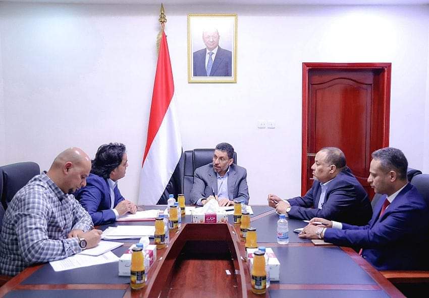 رئيس الوزراء يطلع على أوضاع الكهرباء في العاصمة المؤقتة عدن وبقية المحافظات
