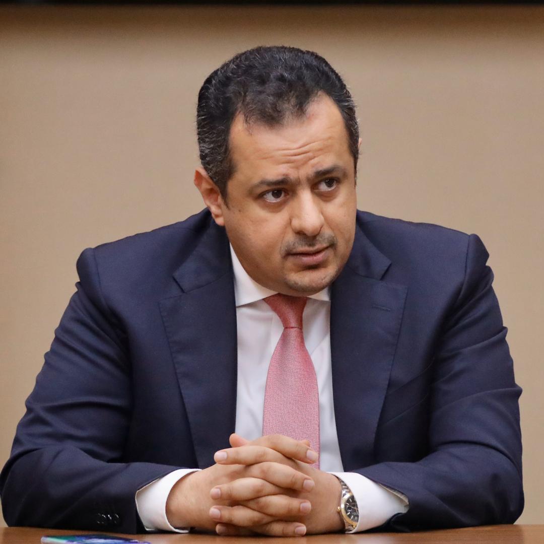 رئيس الوزراء يشيد بالمواقف البطولية للجيش الوطني والقبائل في الرد على التصعيد الحوثي