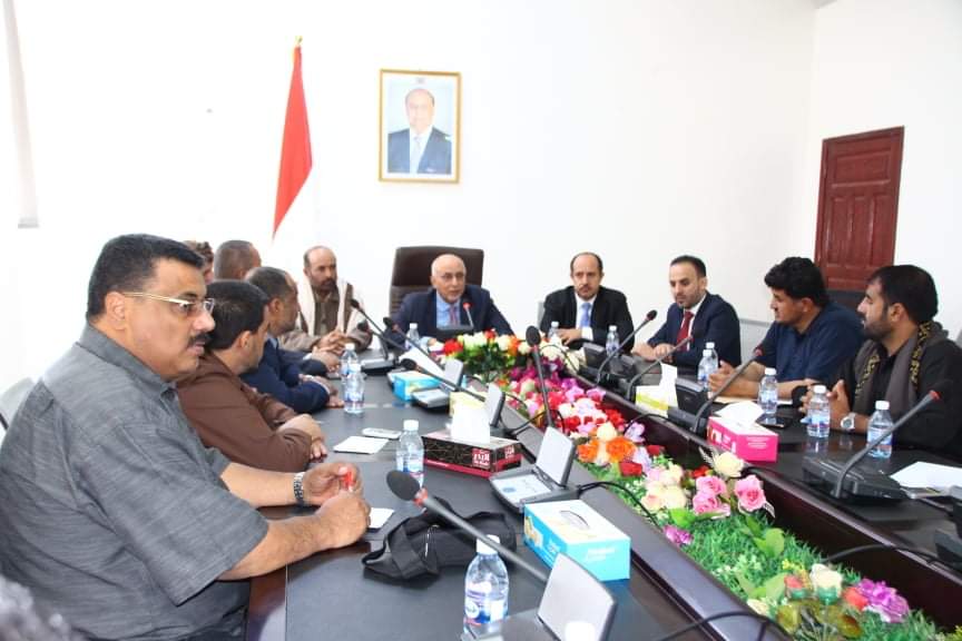 الوزير فتح: مأرب تمثل أكبر تجمع للنازحين من مختلف المحافظات