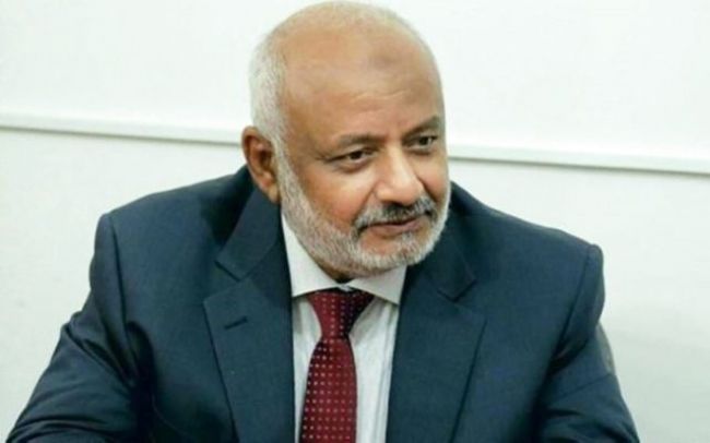 للتو : محافظ الحديدة يؤكد ان مليشيات الحوثي سلمت الموانئ لمقاتليها!