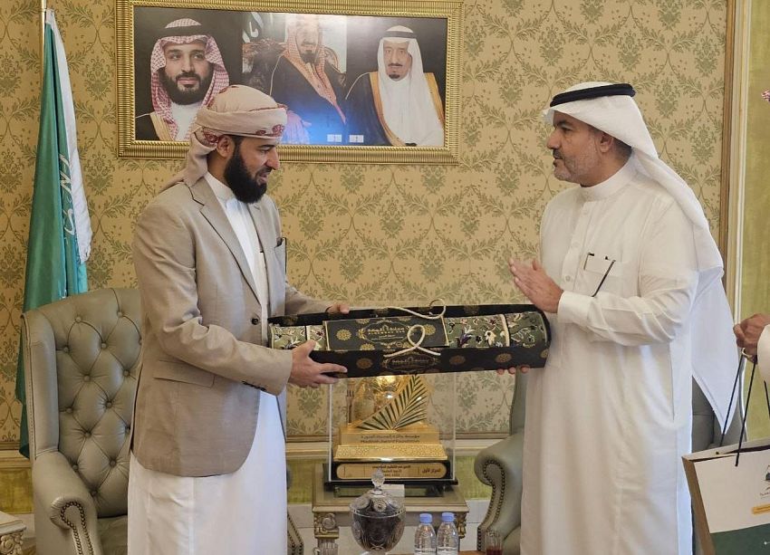 الرباش يناقش مع وكيل وزارة الحج والعمرة السعودي تعزيز التعاون الثنائي