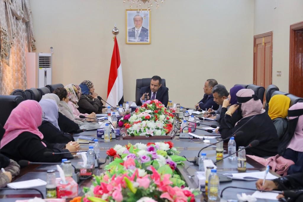 رئيس الوزراء د.معين عبدالملك يستقبل المشاركات في القمة النسوية الثانية بالعاصمة المؤقتة عدن