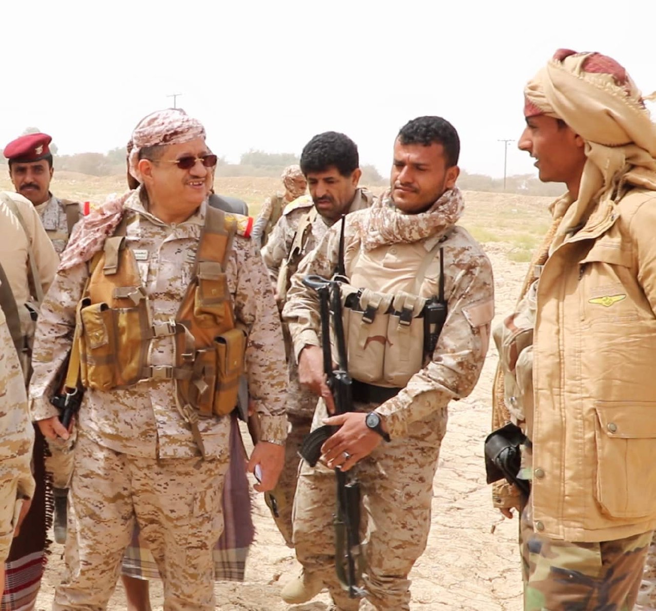 وزير الدفاع يلتقي قادة المنطقة العسكرية السابعة ويُشيد ببسالة وتضحيات أبطال الجيش