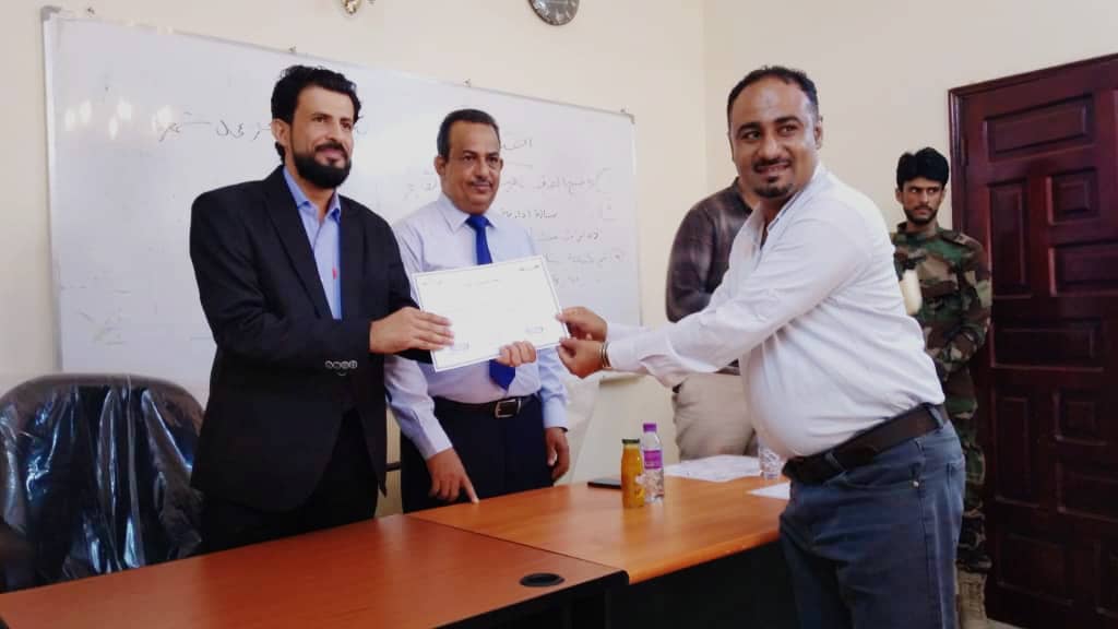 إختتام دورة تدريبية لموظفي الهيئة العامة لتنظيم شؤون النقل البري بعدن