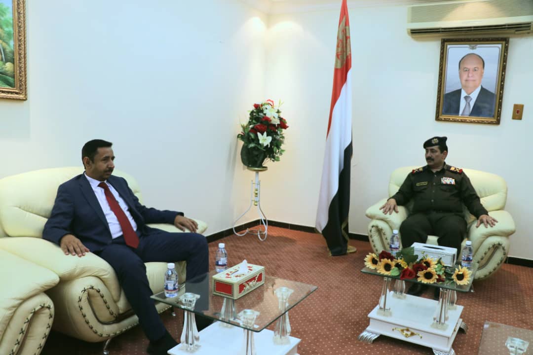 وزير الداخلية يناقش مع محافظ شبوة الاوضاع الأمنية بالمحافظة