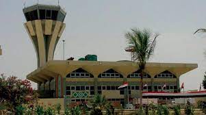 نائب وزير النقل يتفقد الحركة الملاحية بمطار عدن الدولي