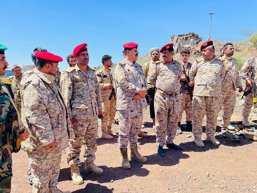 لجنة من وزارة الدفاع تزور منتسبي القوات المسلحة في جبهات الضالع