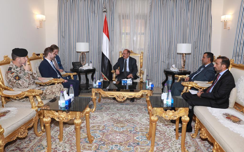 نائب الرئيس يناقش مع القائم بأعمال السفير الألماني المستجدات في بلادنا