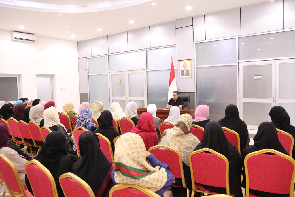 رئيس الوزراء: المرأة اليمنية شريك أساسي في المعادلة الوطنية