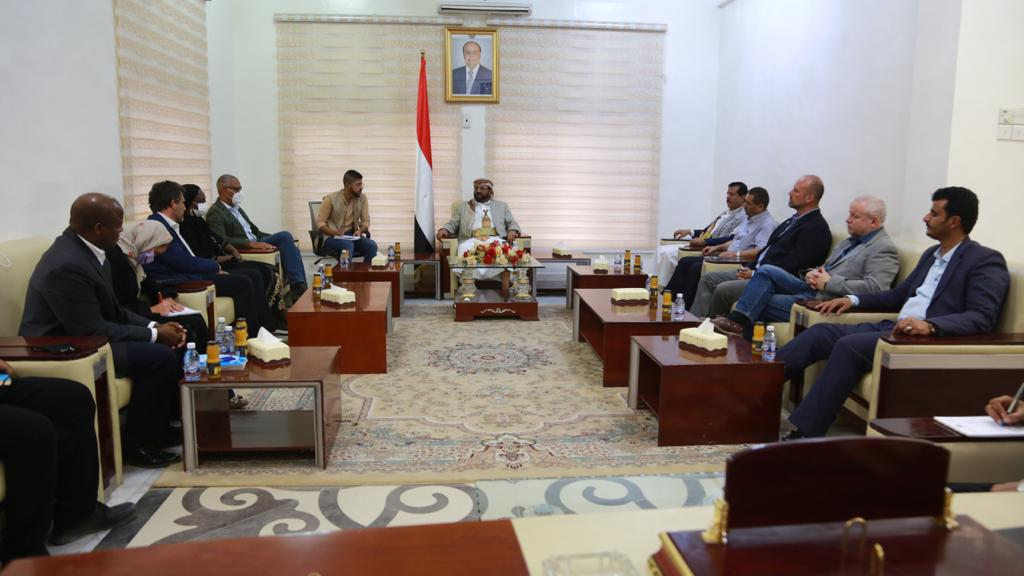 العرادة يناقش مع نائب منسق الأمم المتحدة الوضع الإنساني للنازحين بمأرب