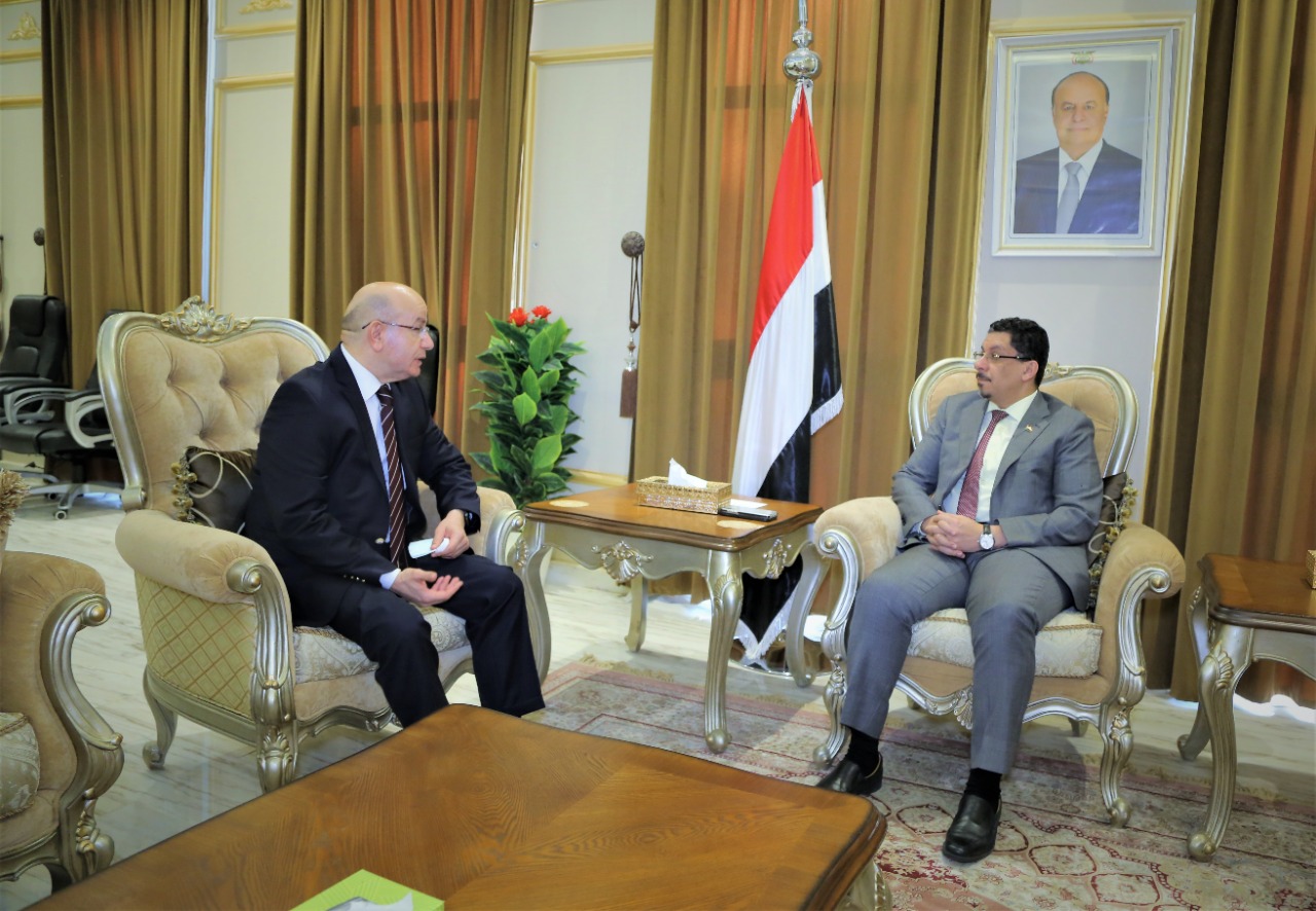 وزير الخارجية يلتقي سفير تركيا لدى اليمن