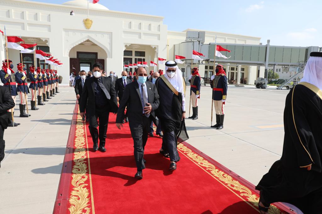 نائب الرئيس يصل إلى البحرين لتقديم واجب العزاء في رحيل سمو الأمير خليفة بن سلمان