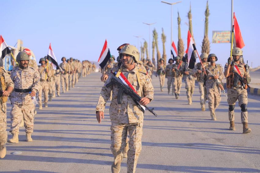 رئيس هيئة الأركان يشهد مسيراً عسكرياً نظّمته المنطقة العسكرية السابعة لمسافة 40 كم