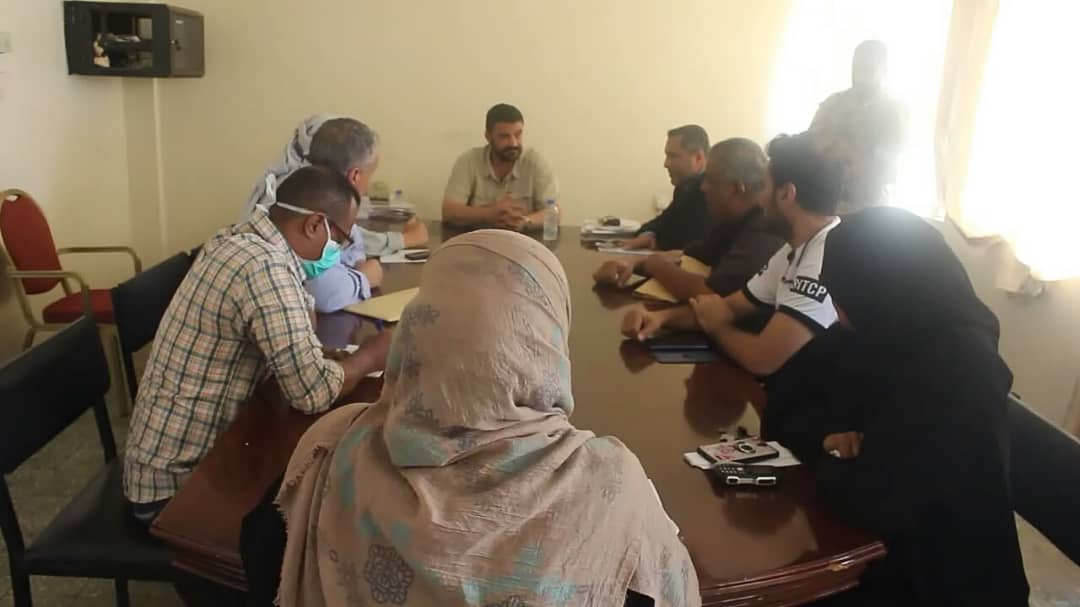 المحافظ سالمين يرأس اجتماعالمناقشة اوضاع الخدمات في مديرية التواهي