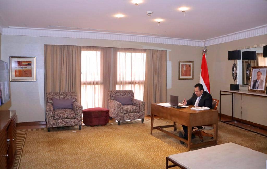 مجلس الوزراء يوجه بحصر اليمنيين العالقين بالخارج وتقديم المساعدة لهم بالتنسيق بين وزارتي الخارجية والمغتربين