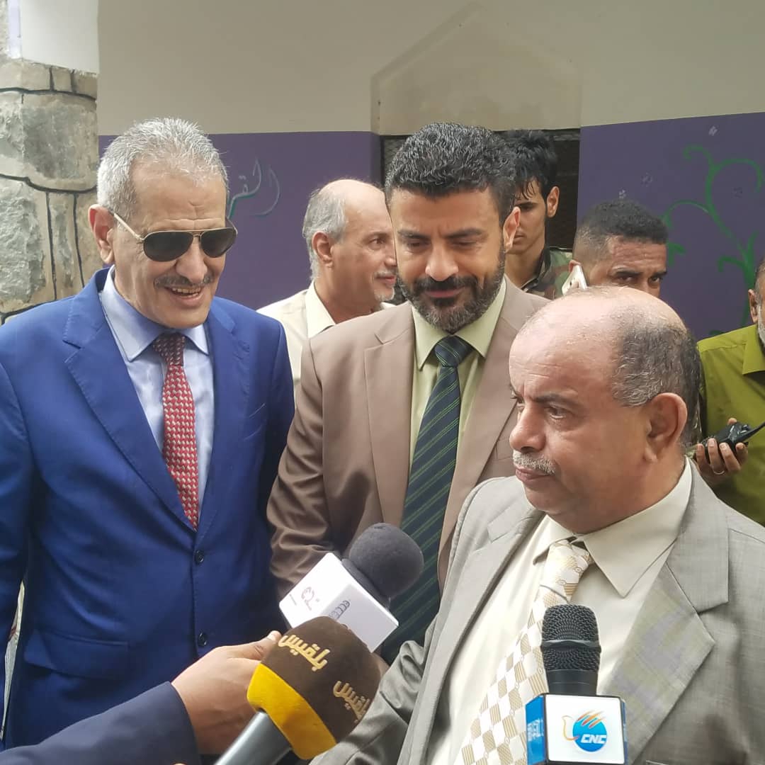 نائب رئيس الوزراء د.الخنبشي يدشن اختبارات الثا نوية العامة في العاصمة المؤقتة عدن