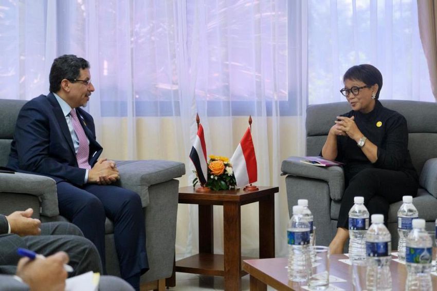بن مبارك يلتقي وزير خارجية اندونيسيا