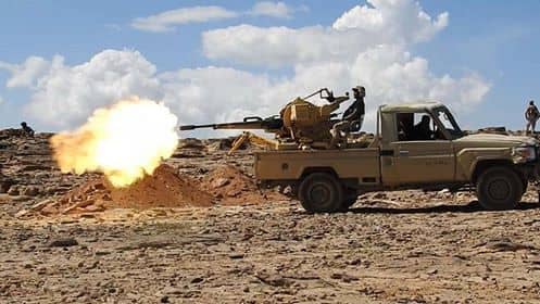 قوات الجيش تخوض معارك مع مليشيا الحوثي الإرهابية شمال وغرب تعز