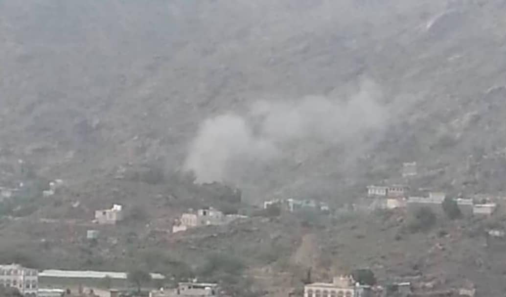 شاهد بالصورة.. مليشيا الحوثي تقصف قرى المواطنين شمالي الضالع