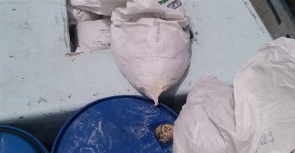 خفر السواحل يضبط قارباً في البحر الأحمر على متنه كمية كبيرة من الذخائر