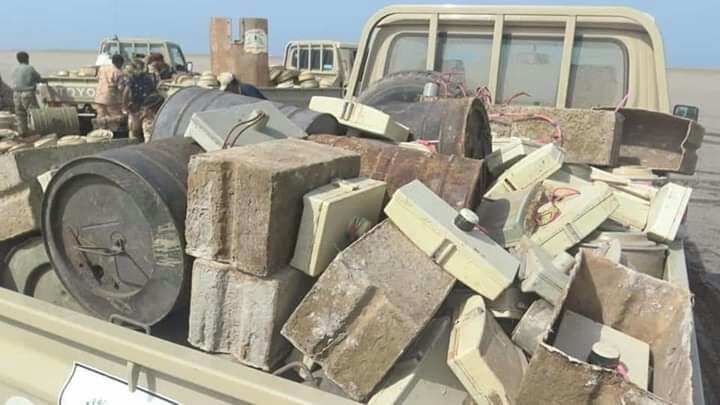  قوات الجيش تفكك آلاف الألغام زرعتها مليشيات الحوثي في جنوب وشرق مدينة الحديدة