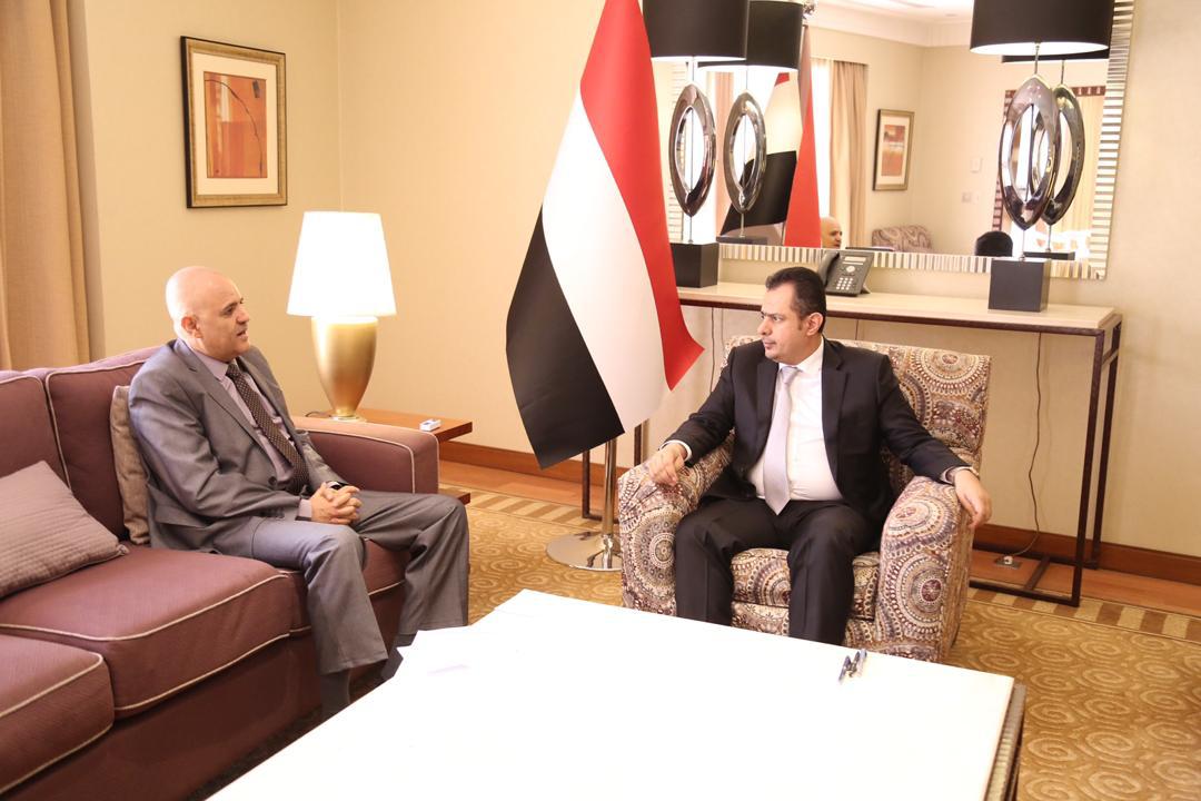 رئيس الوزراء يطلع على مستوى الانجاز في طريق هيجة العبد ومستجدات الأوضاع في تعز
