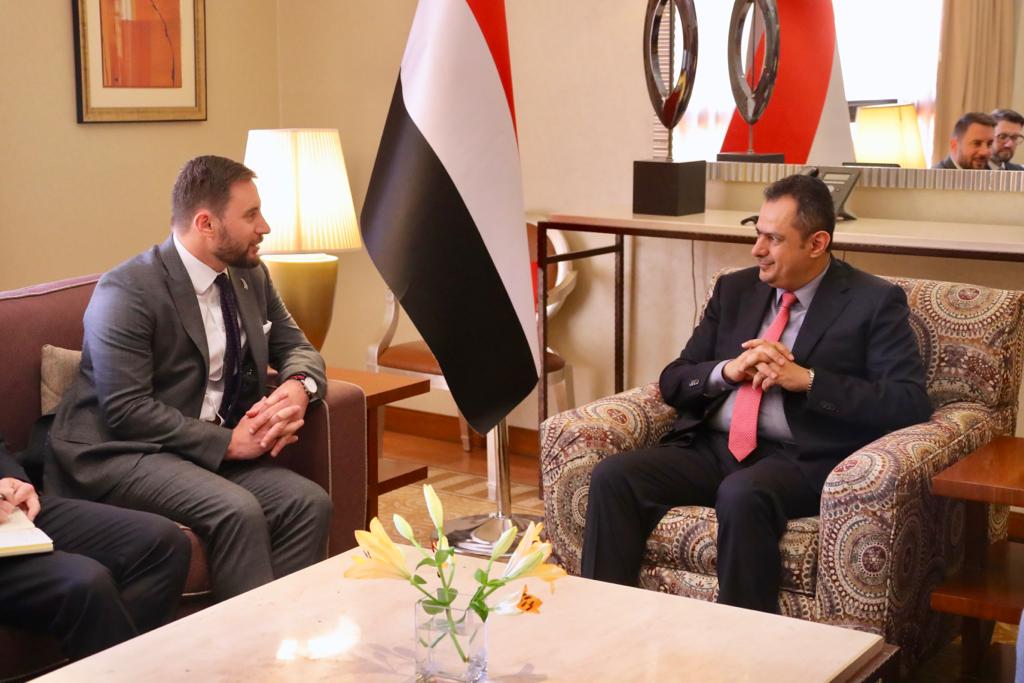 رئيس الوزراء يلتقي السفير النيوزيلندي لدى اليمن ويبحث معه سبل تعزيز العلاقات الثنائية بين البلدين