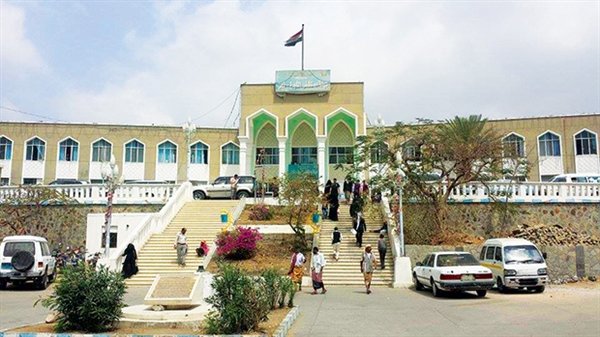 وكيل وزارة الصحة يتفقد اوضاع مستشفى الثورة بتعز