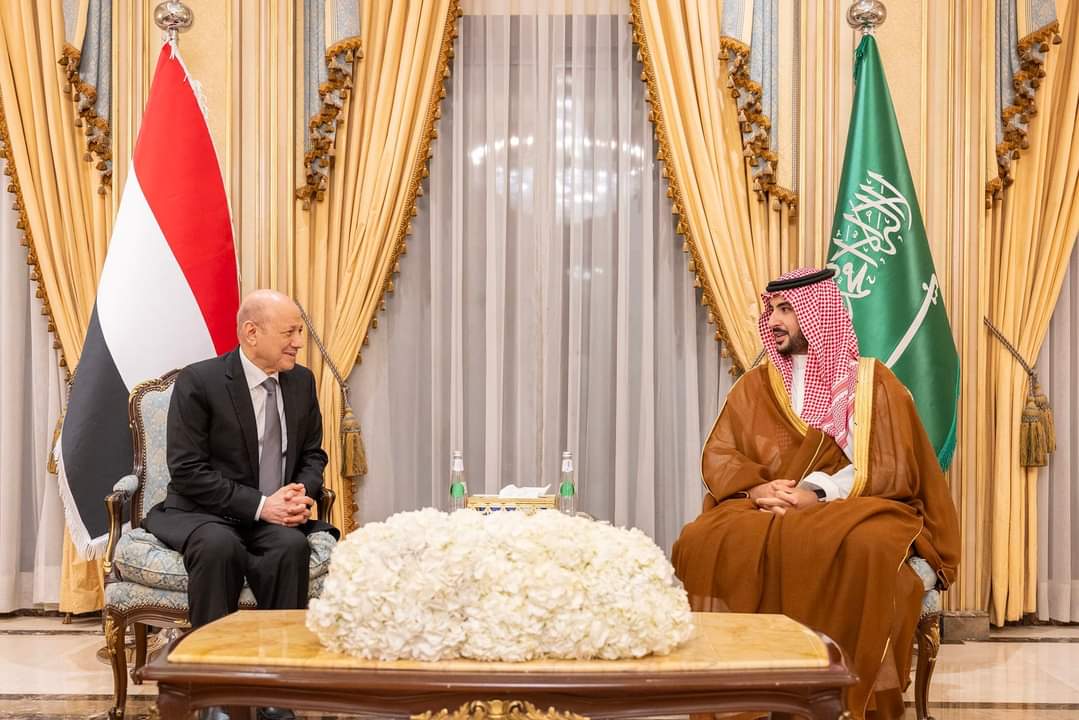 رئيس واعضاء مجلس القيادة الرئاسي يلتقون وزير الدفاع السعودي