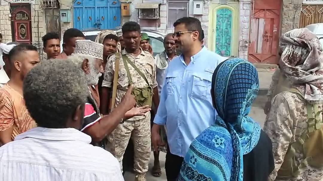 عدن| المحافظ سالمين يتفقد اوضاع الخدمات بمديريتي المنصورة والتواهي