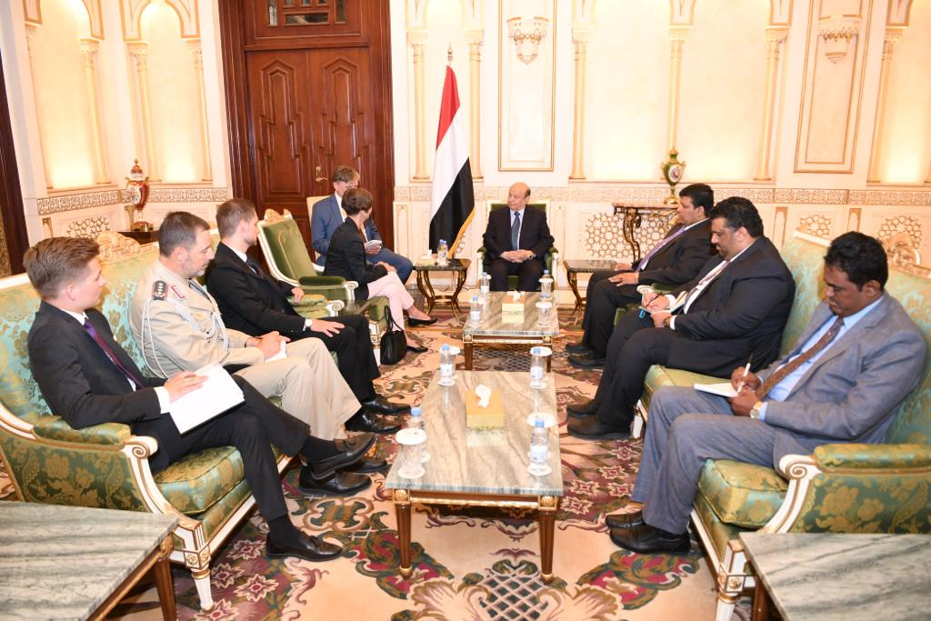 رئيس الجمهورية يستقبل السفير الألماني لدى اليمن ويناقش معه جملة من القضايا والموضوعات المتصلة بالشأن اليمني