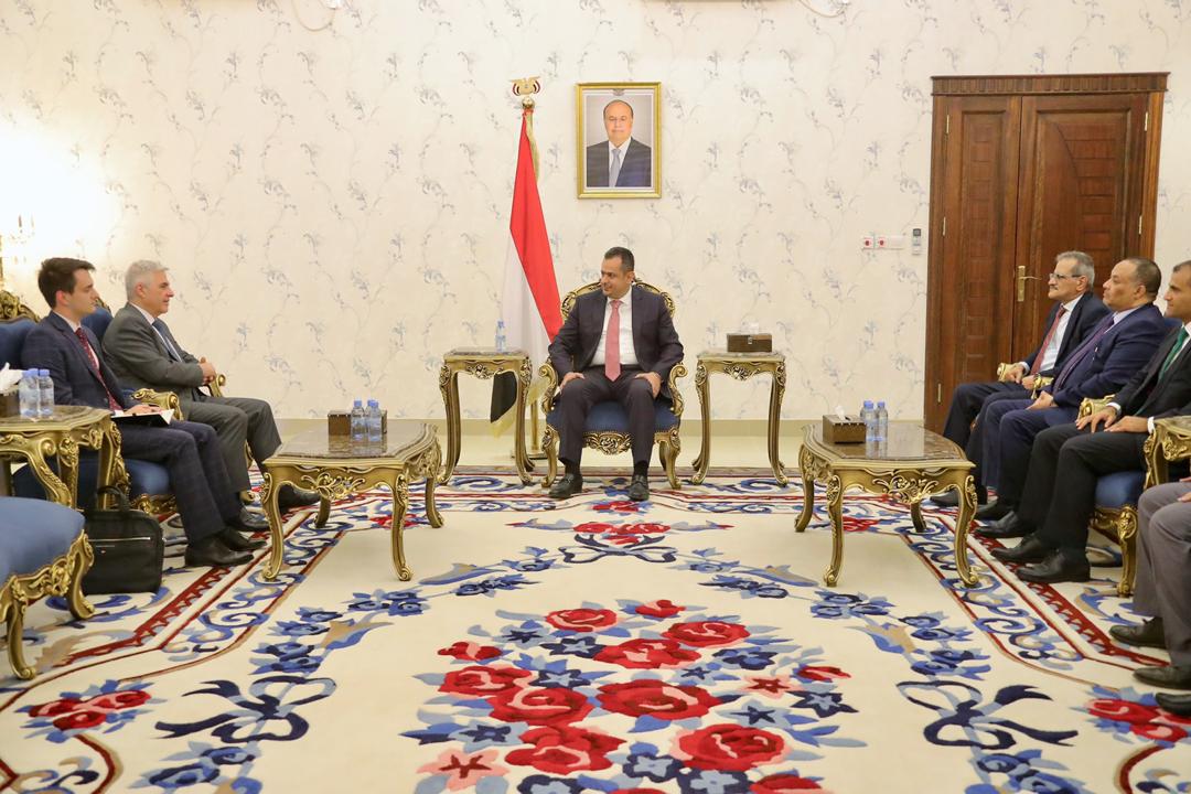 رئيس الوزراء د.معين عبدالملك يستقبل في عدن السفير الروسي لدى اليمن
