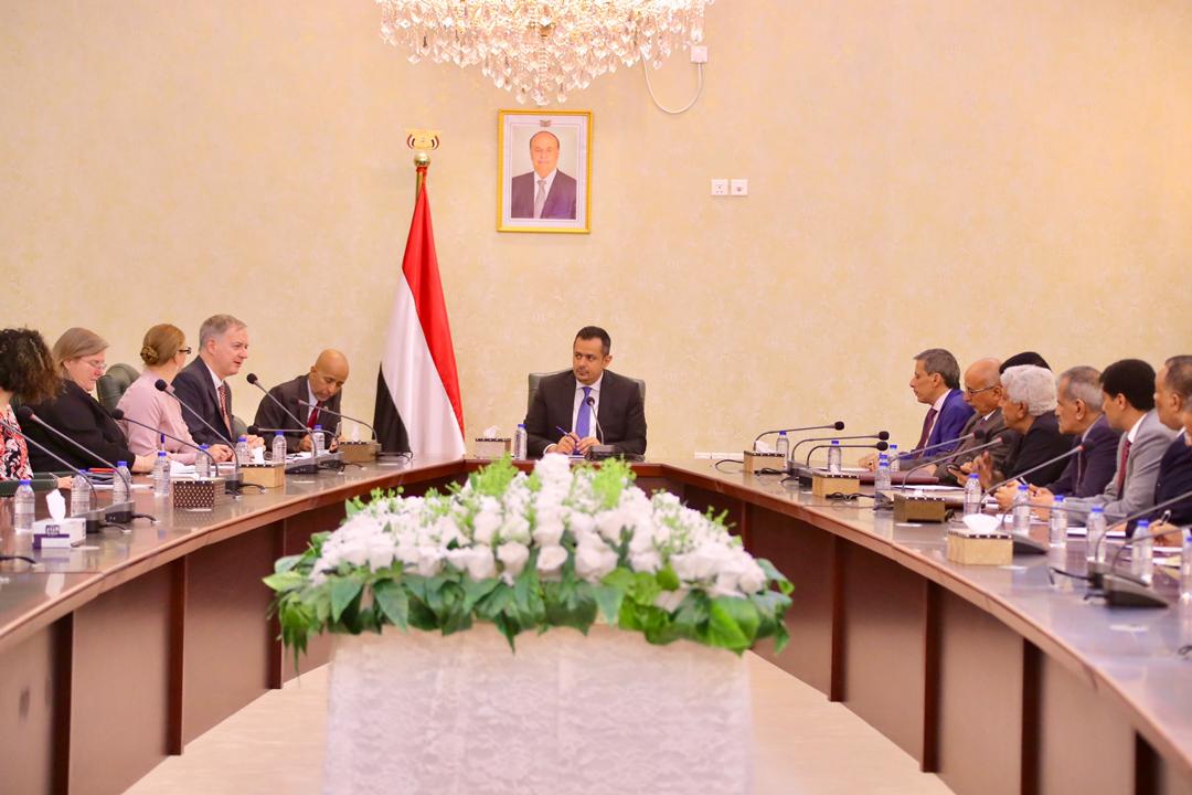 رئيس الوزراء د.معين عبدالملك يترأس لقاءاً يمنياً - أمريكياً لتعزيز التعاون بين البلدين الصديقين