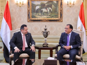 مصر تحتفي برئيس الوزراء اليمني الدكتور معين عبد الملك (تفاصيل الاستقبال)