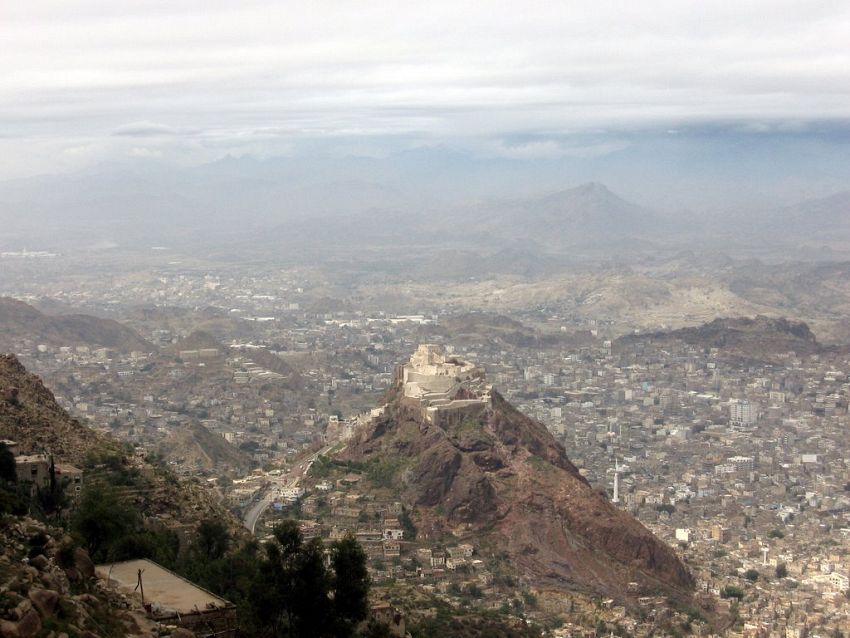 استشهاد جندي وإصابة أخرين بهجوم لمليشيات الحوثي غرب تعز
