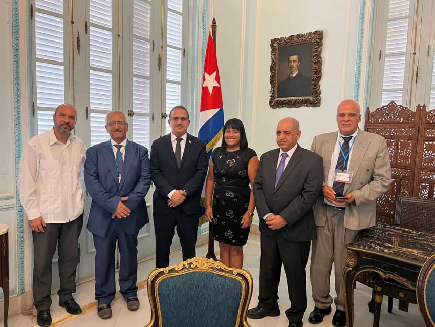 وزير الصحة يلتقي نائبة وزير الخارجية الكوبية