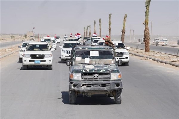 أبناء شبوة يسيرون قافلة غذائية إلى جبهات مأرب