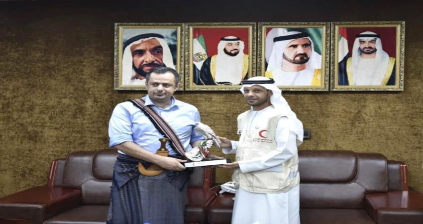 رئيس الوزراء  يزور مقر قوات التحالف ويشيد بذراع الامـارات الانساني