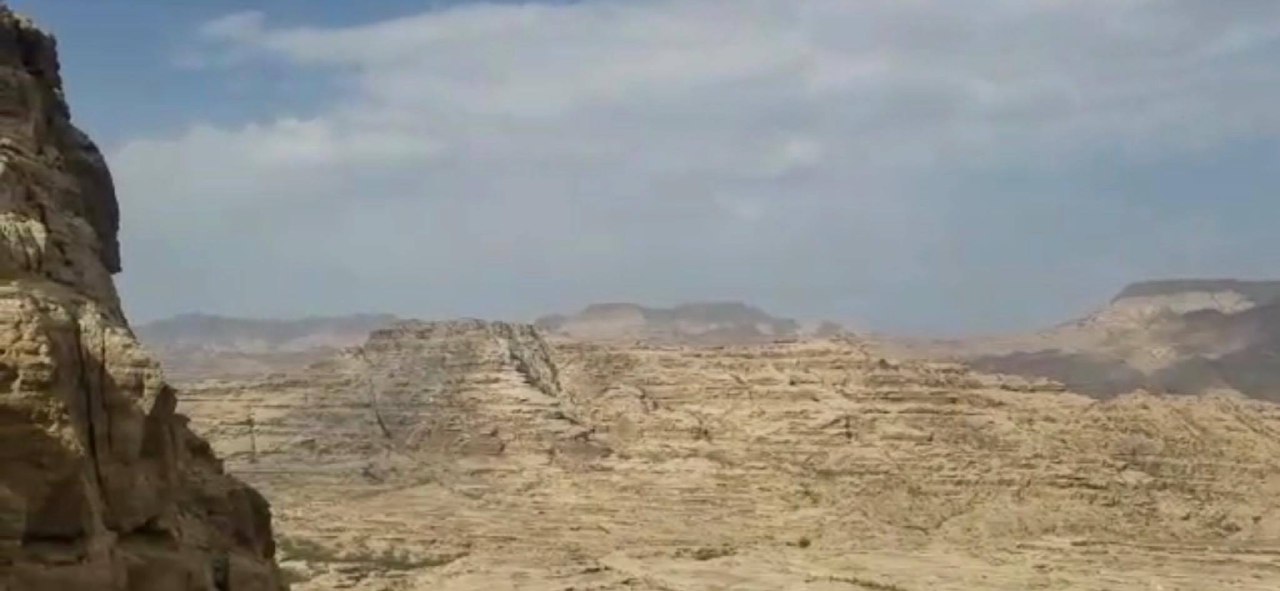 في ظل التزام الجيش بوقف إطلاق النار.. مليشيا الحوثي تواصل الدفع بتعزيزات كبيرة إلى جبهات القتال