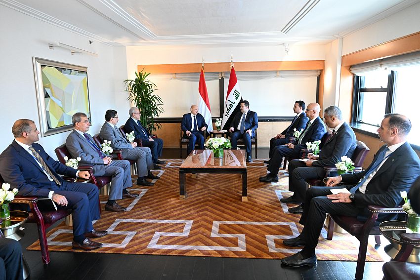 رئيس مجلس القيادة الرئاسي يلتقي رئيس الوزراء العراقي