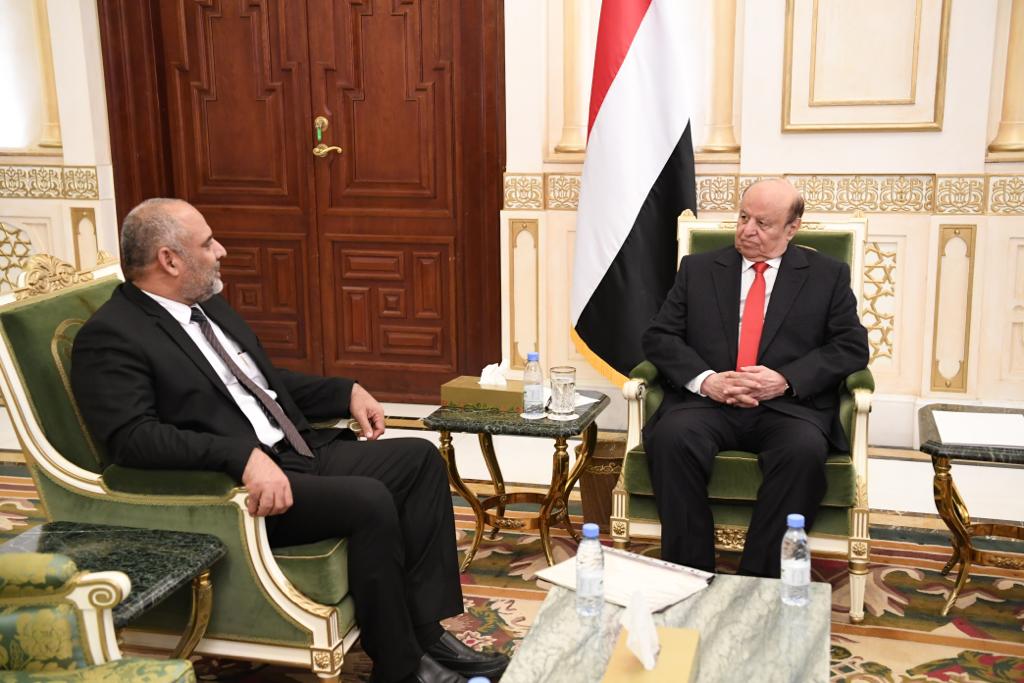 رئيس الجمهورية يثمن مواقف أبناء حضرموت في دعم الدولة والجمهورية