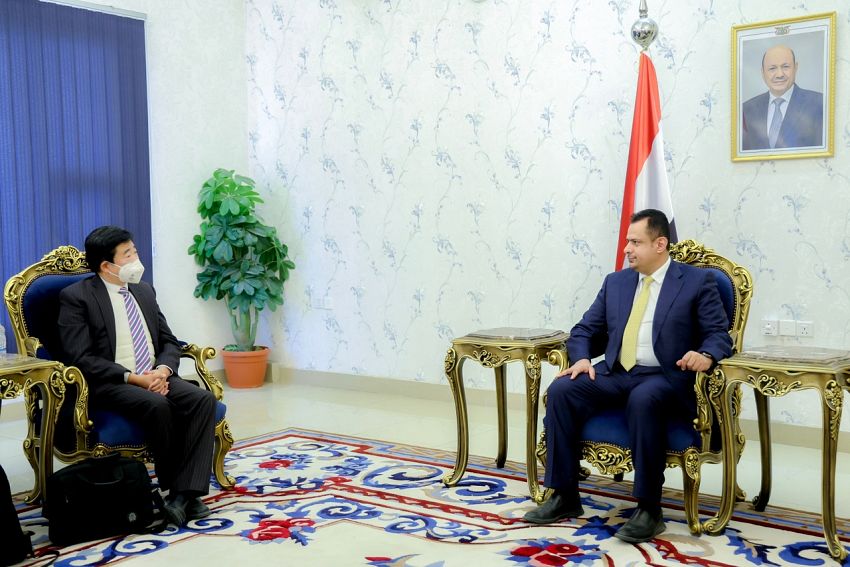 رئيس الوزراء يستقبل في عدن القائم باعمال السفارة الصينية لدى اليمن