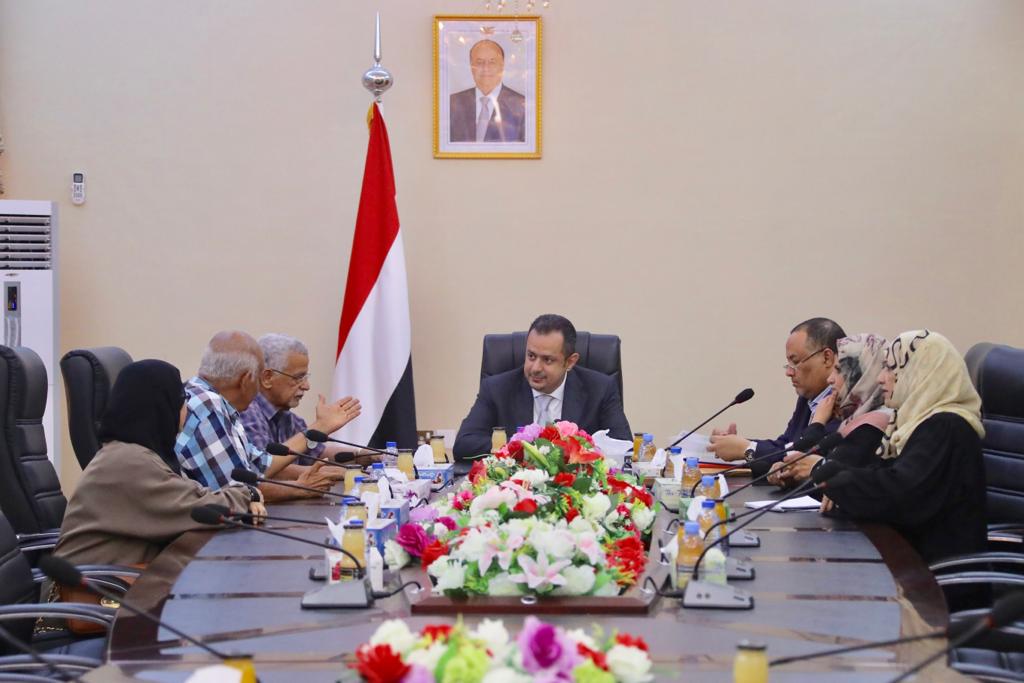 رئيس الوزراء يطلع على سير اعمال اللجنة العليا للانتخابات بالعاصمة المؤقتة عدن 