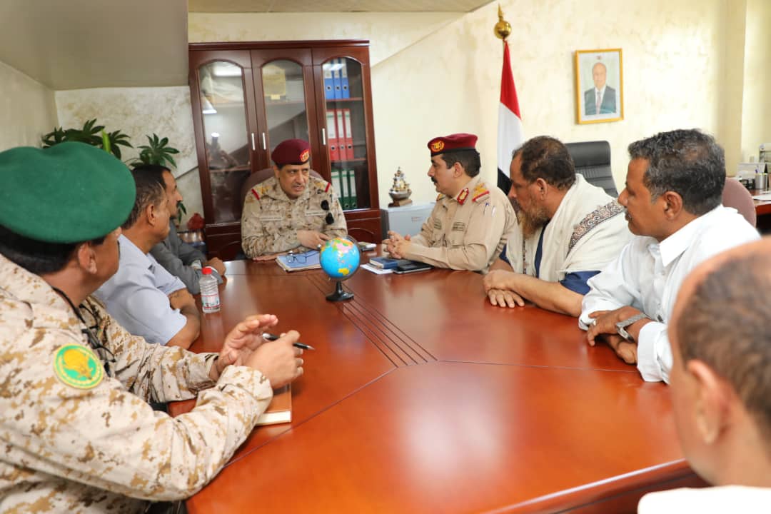 رئيس هيئة الأركان يوجه بتشكيل لجنة لمعالجة ملفات الشهداء والجرحى في إقليم عدن