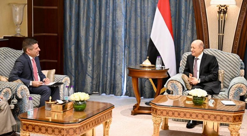 رئيس مجلس القيادة الرئاسي يؤكد ضرورة انتقال المجتمع الدولي الى دائرة الفعل ازاء الانتهاكات الحوثية