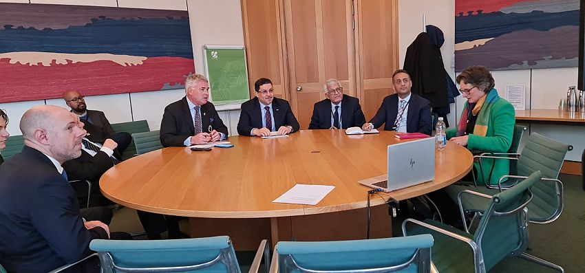 بن مبارك يناقش مع ممثلي الاحزاب البريطانية الاوضاع في اليمن
