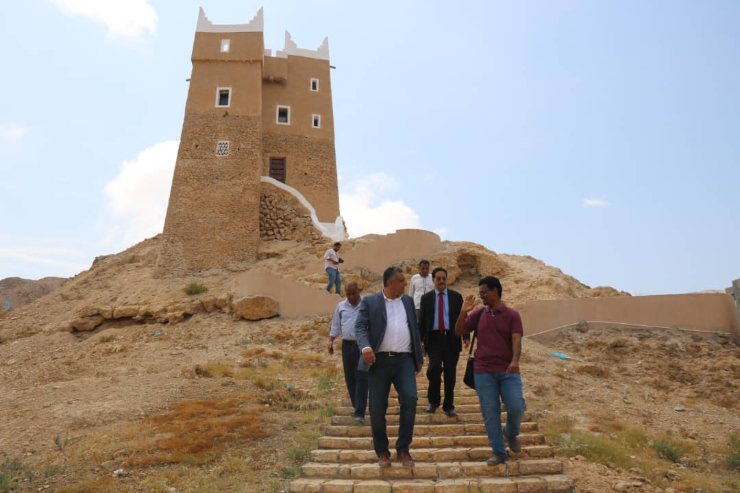 وزير الثقافة مروان دماج يتفقد أعمال ترميم متحف المكلا وتجهيزات مسرح حضرموت