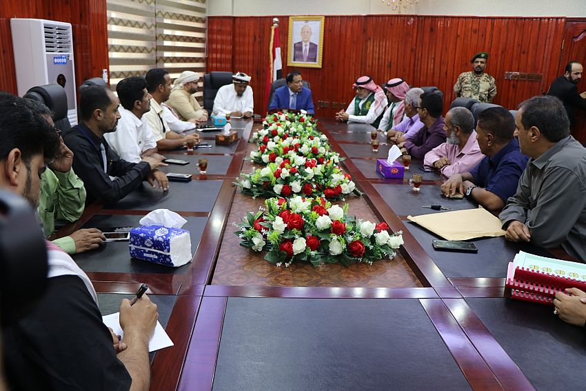 محافظ المهرة يشيد بجهود البرنامج السعودي ومركز الملك سلمان للاغاثة