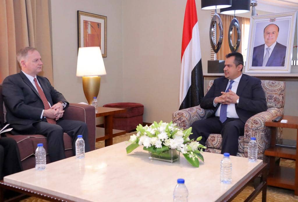 رئيس الوزراء يستقبل السفير الأمريكي لدى اليمن