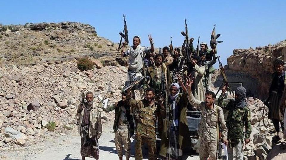 حجور.. الانتفاضة تتوسع وبن دغر يصفها بأشرف المعارك والحوثي يحدد مهلة 48 ساعة